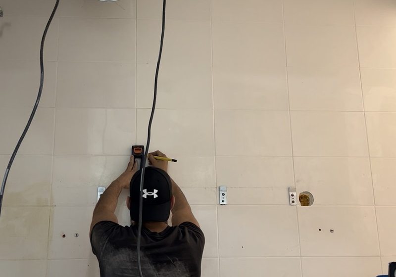 Technicien CVC Plomberie en intervention sur chantier à Marseille